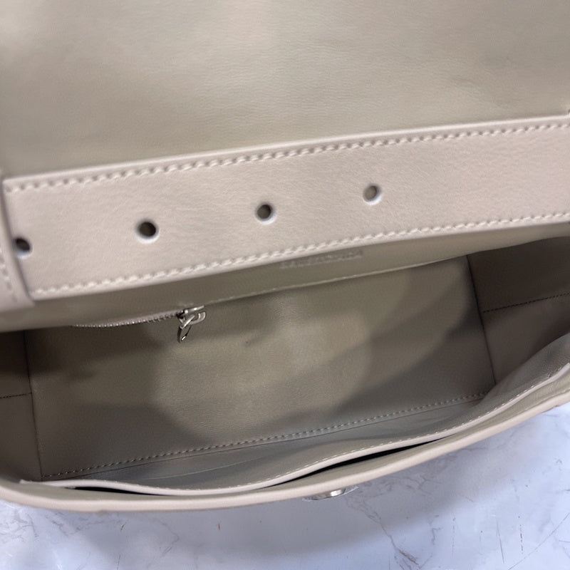 Zivas Charm Timeless Appeal Statement Handbag (Designer-Inspired Craftsmanship) – Side Profile