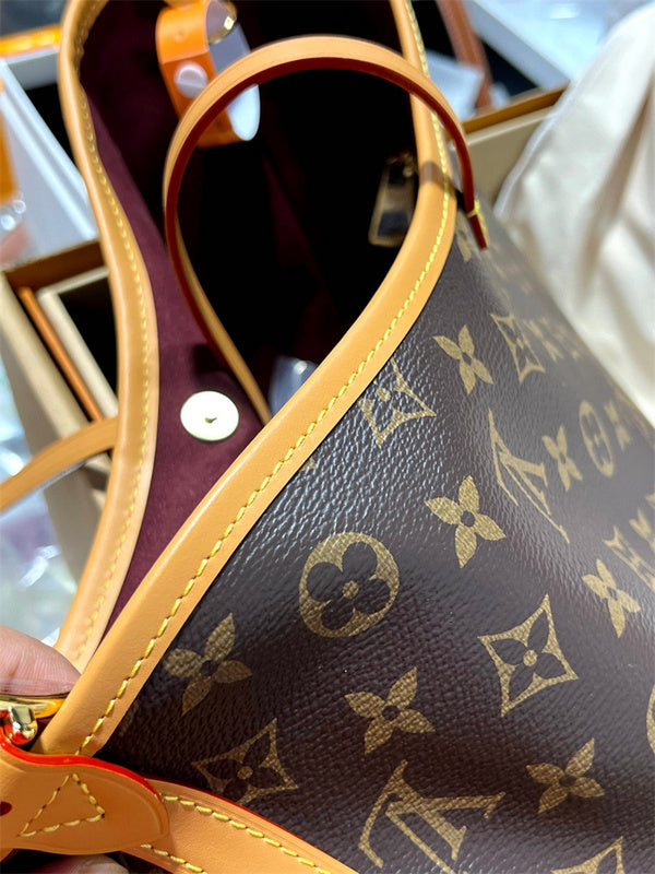  effortless structured bag detail view showing craftsmanship 20
