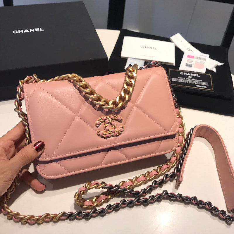 Zivas Charm Refined Structure Fashion Handbag (Considered Detail & Form) – Detail View
