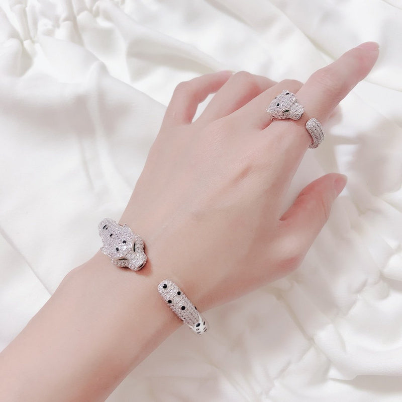 Front view of Cartier unisex jewelry piece