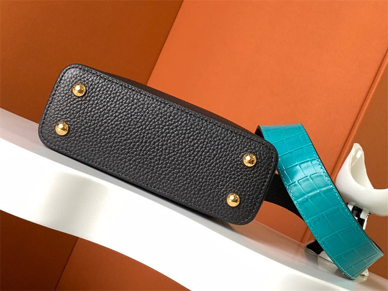  essential everyday bag detail view showing craftsmanship 26