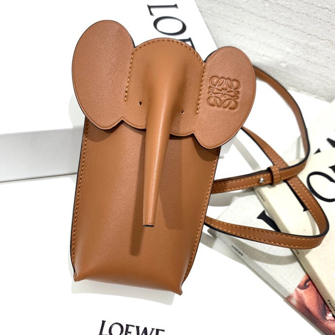 Ziva's Charm handbag – detail view (8cm*4cm*19cm)