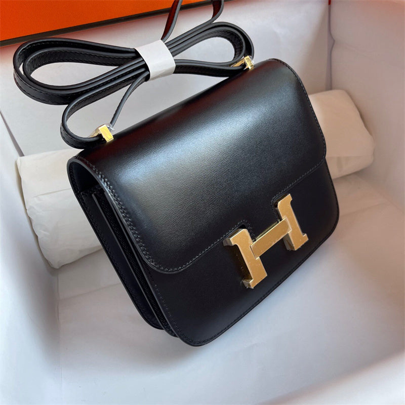  Sophisticated everyday bag carried on shoulder