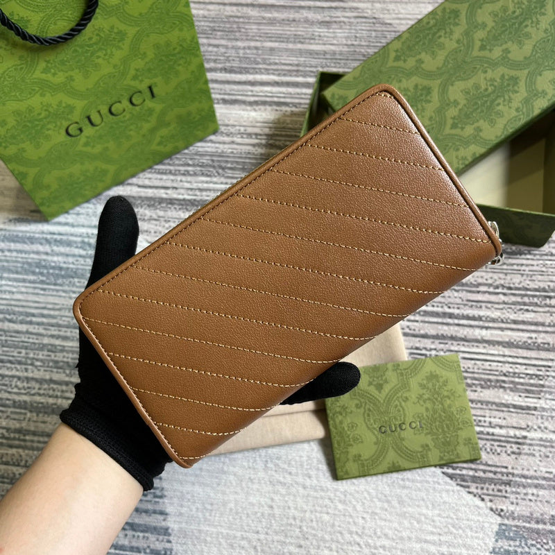 Back view of modern polished women's handbag – women's everyday handbag