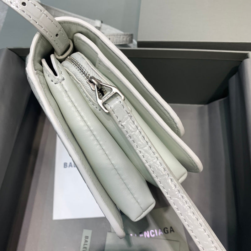 Contemporary Premium PU Leather Handbag - Modern Structured Build | Women's Luxury Handbag #589 - close-up detail shot (image 3) of designer-inspired handbag
