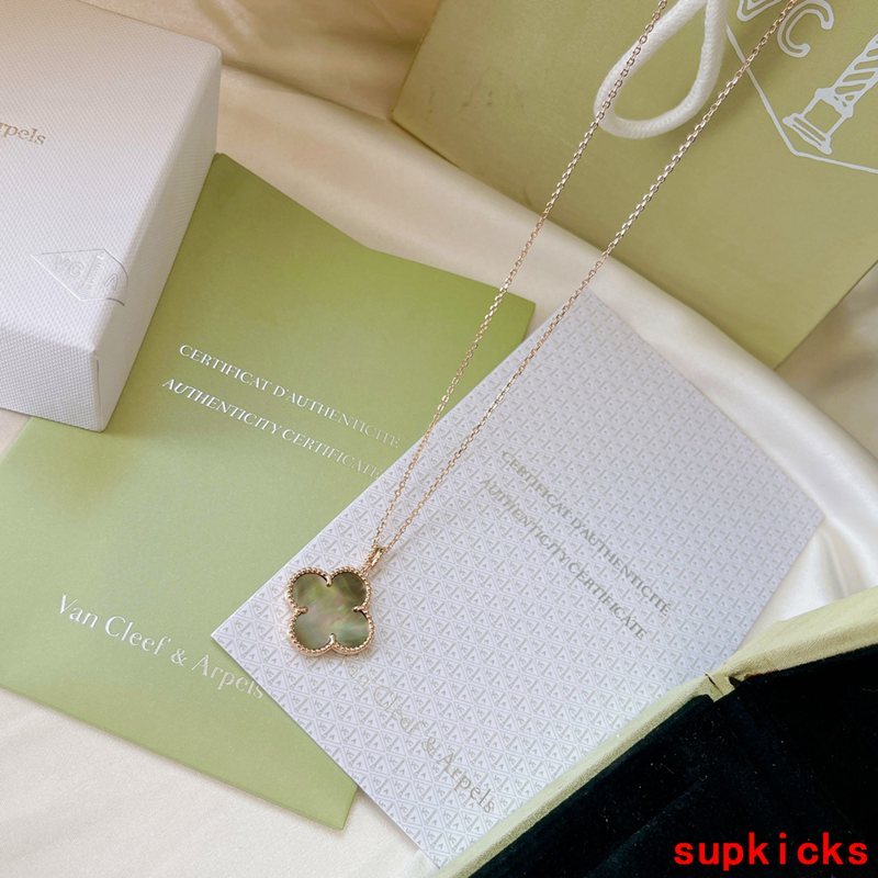 Front view of Van Cleef & Arpels unisex jewelry piece