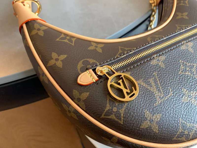 Handle and strap detail of sleek classic women's handbag – women's designer-style accessory