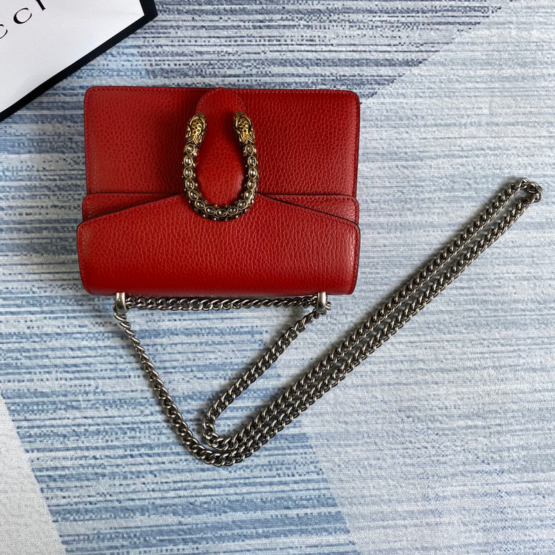 Top view of everyday-luxe sleek women's handbag – women's everyday handbag