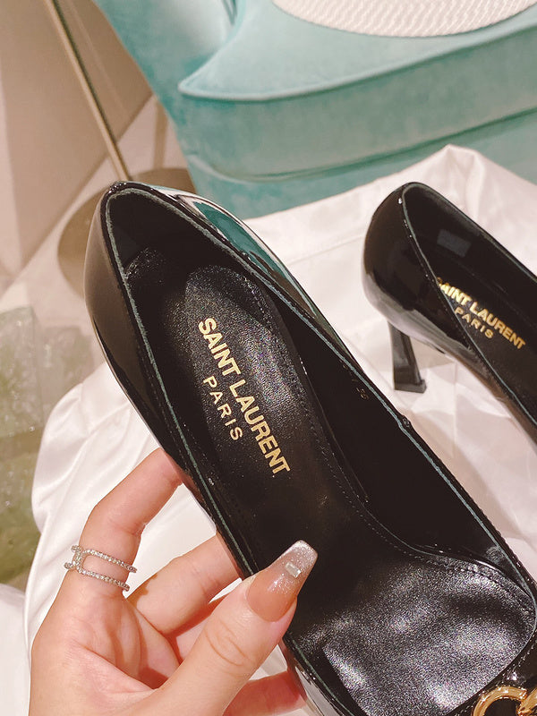 Three-quarter angle view of Saint Laurent luxury piece style No.112