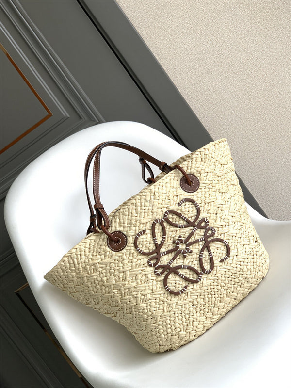 Ziva's Charm handbag – front view (34cm*13cm*16cm)