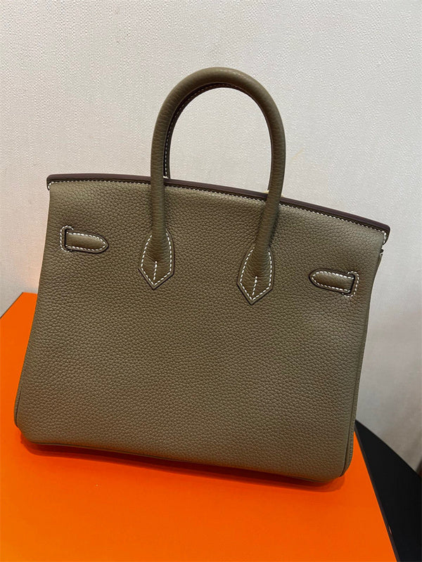  Minimalist carryall bag front view 7