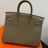  Minimalist carryall bag front view 7