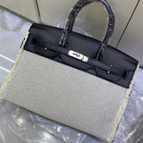 Fluid handbag styled for everyday wear