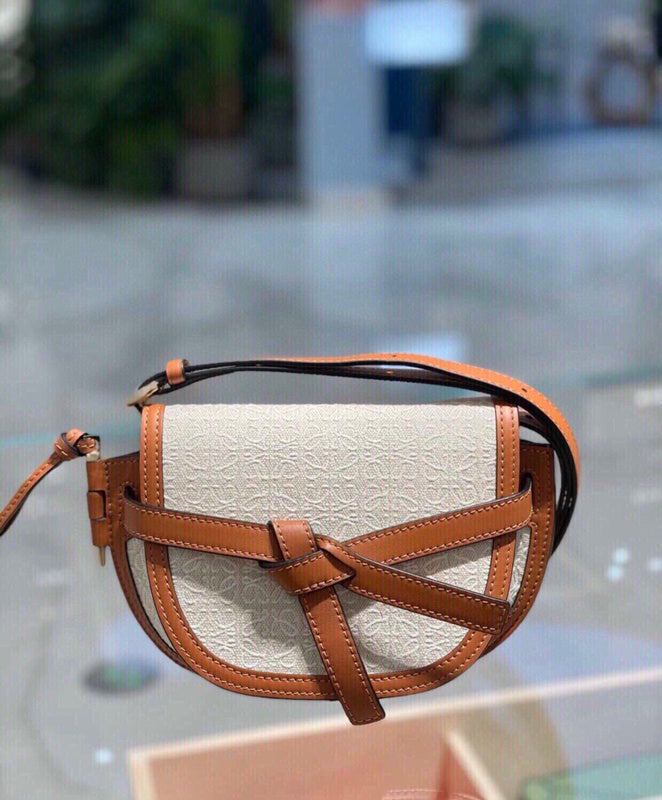 Ziva's Charm handbag – detail view (21cm*12.5cm*9cm)