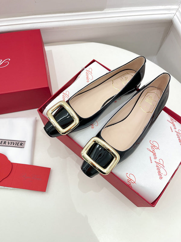 Front view of Roger Vivier luxury piece style No.051