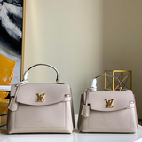 Handle and strap detail of statement chic women's handbag – women's luxury handbag