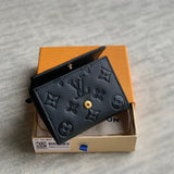  shoulder bag interior and compartment view
