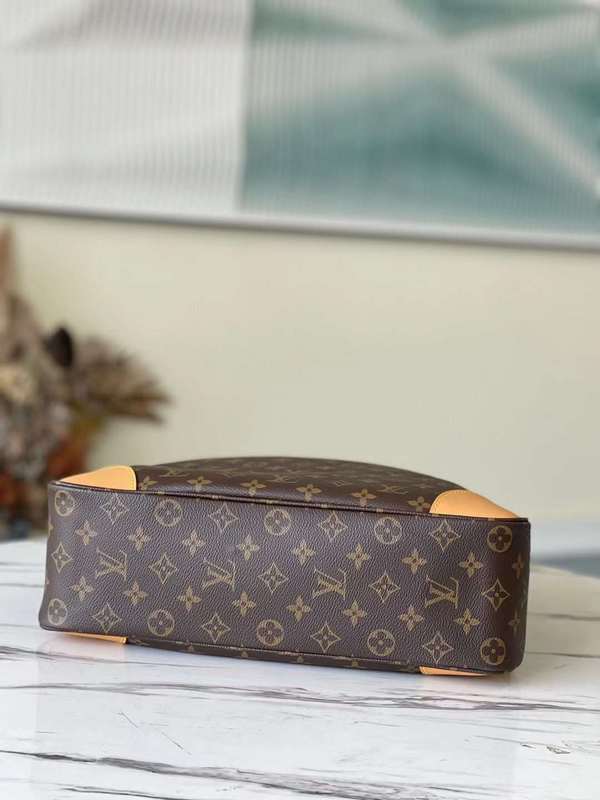 Styled lifestyle shot of everyday-luxe refined women's handbag – women's statement bag