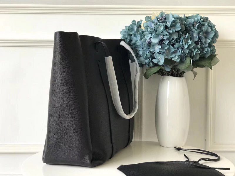 Classic Faux Leather Handbag - Refined Silhouette | Women's Luxury Handbag #958 - close-up detail shot (image 3) of designer-inspired handbag