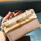 Crisp handbag styled for everyday wear