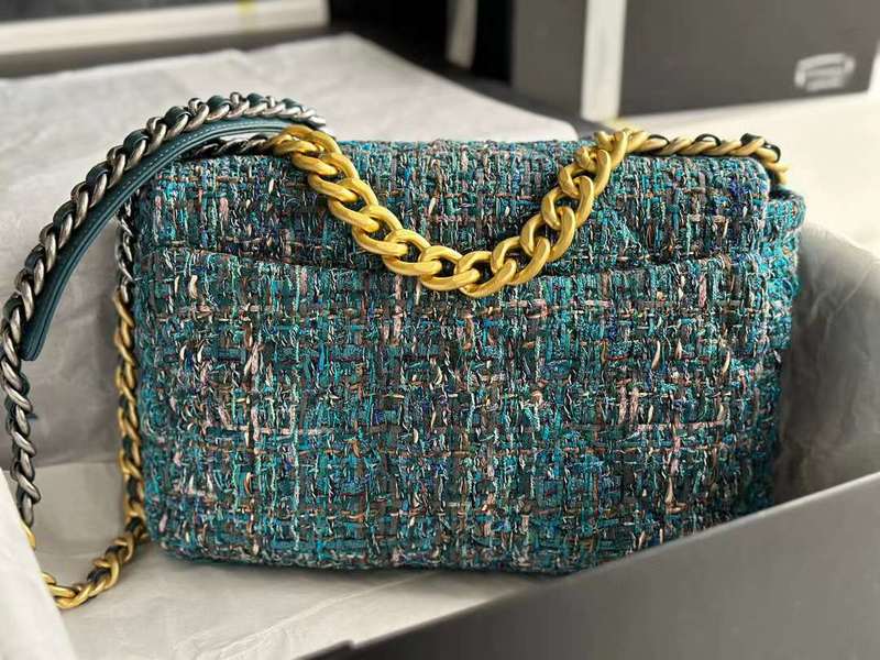Zivas Charm Elevated Essentials Everyday Handbag (Designer-Inspired Craftsmanship) – Close-Up Detail