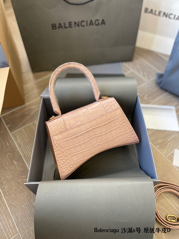 Ziva's Charm handbag – interior view (one versatile size)