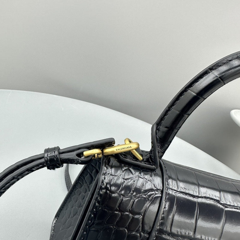 Zivas Charm Signature Style Fashion Handbag (Considered Detail & Form) – Interior View