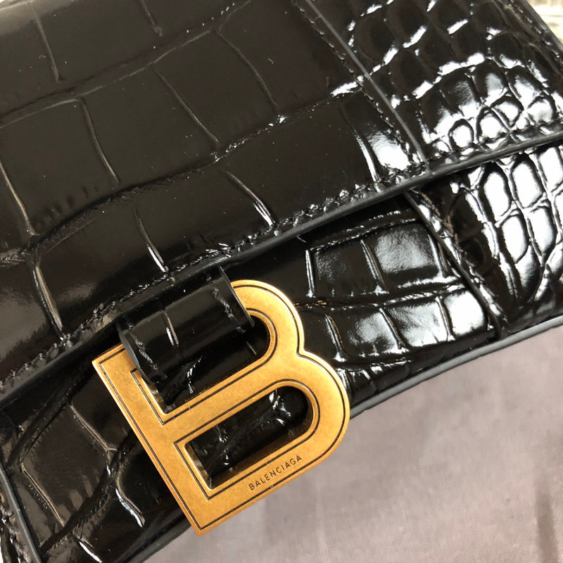 Front view of refined premium women's handbag – women's everyday handbag