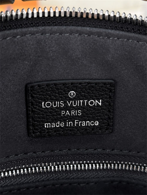  crossbody bag interior and compartment view 9