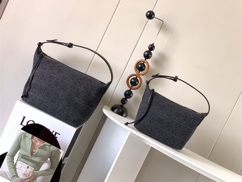 Ziva's Charm handbag – full view (21cm*17cm*13cm)