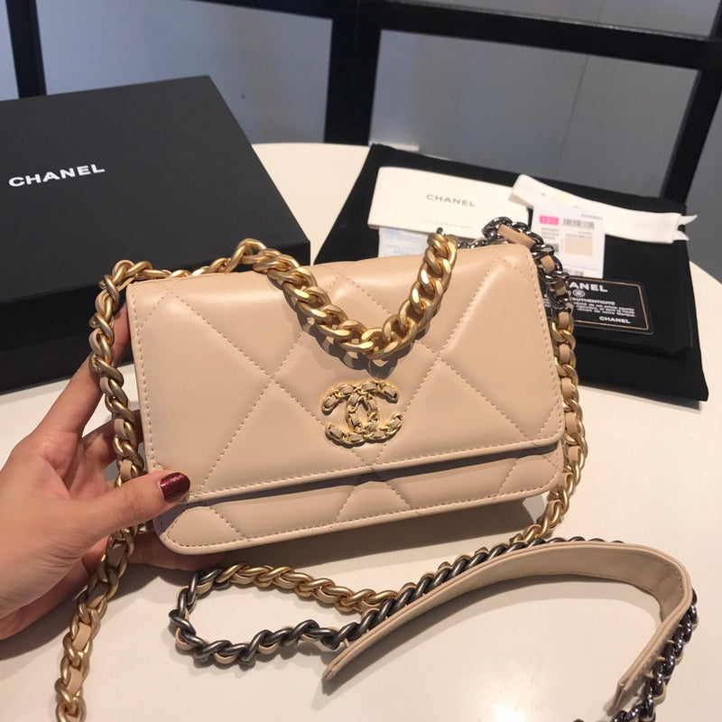 Zivas Charm Contemporary Flair Fashion Handbag (Considered Detail & Form) – Interior View