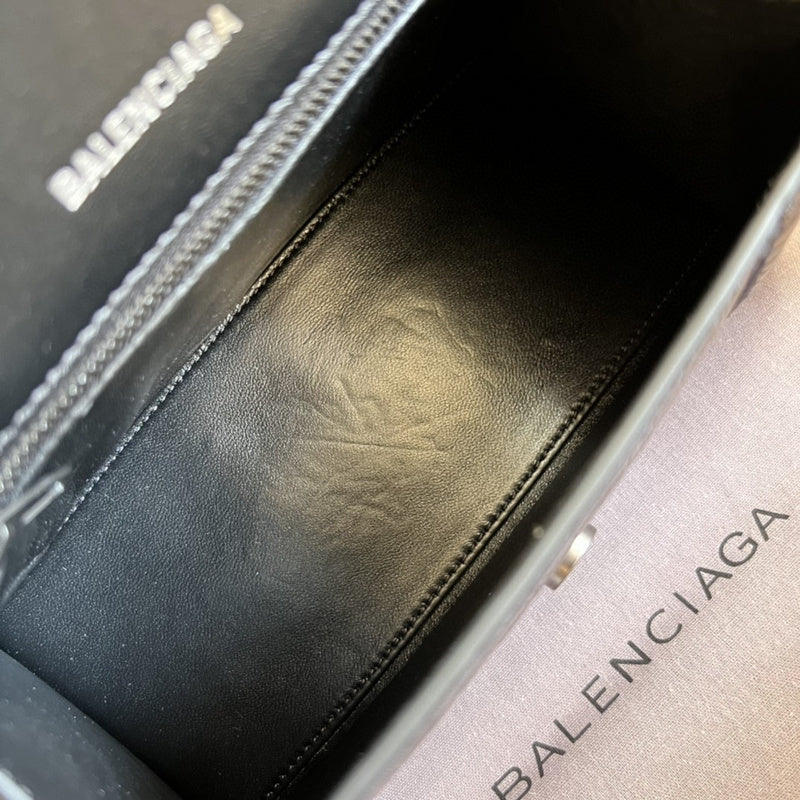 Zivas Charm Refined Structure Premium Handbag (Designer-Inspired Craftsmanship) – Close-Up Detail