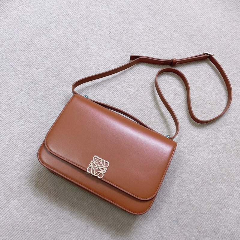 Ziva's Charm handbag – detail view (19cm*13cm*6cm)