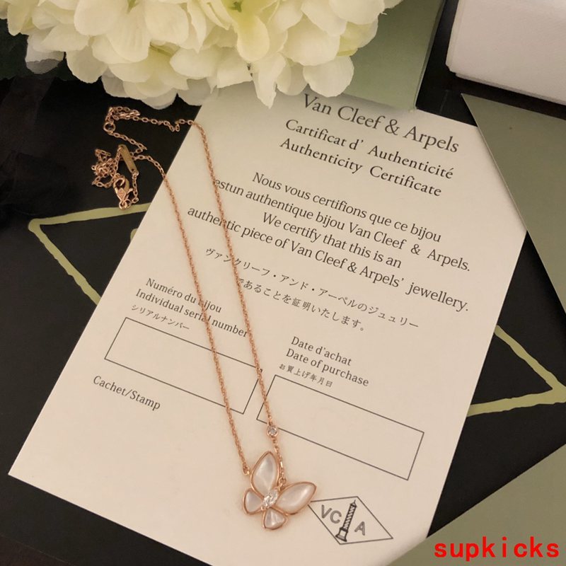 Angled view of Van Cleef & Arpels unisex jewelry piece