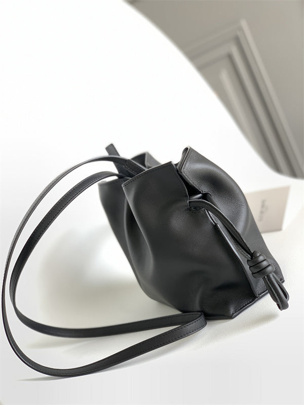 Ziva's Charm handbag – detail view (23cm*18cm*9cm)