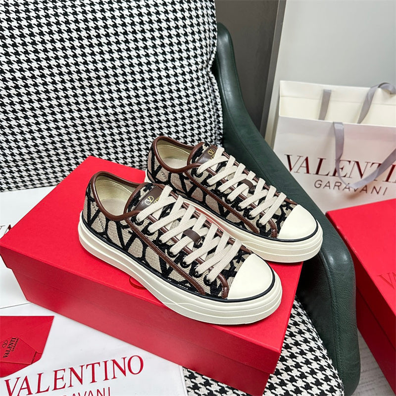 Close-up detail view of Valentino Garavani luxury piece style No.186