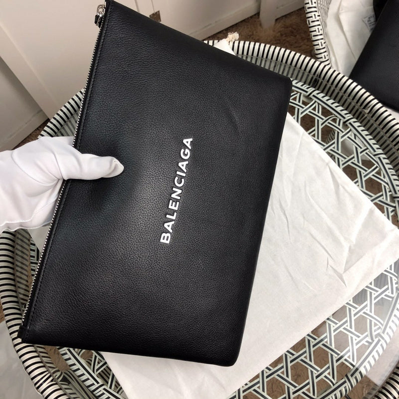 Back view of signature chic women's handbag – women's premium purse