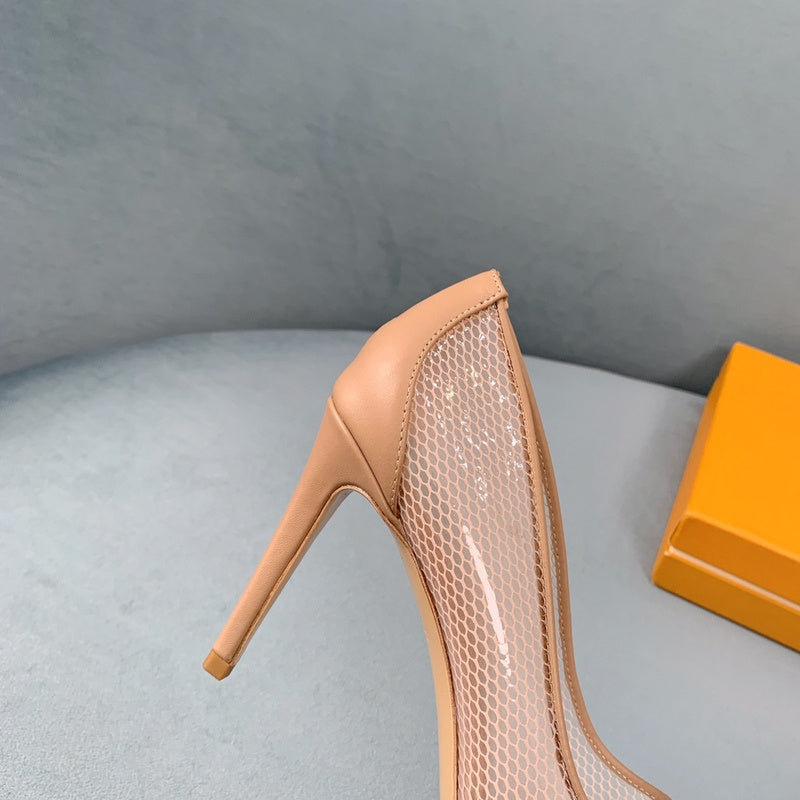 Louis Vuitton Tan Low-Top Sneakers - Heel Detail View
