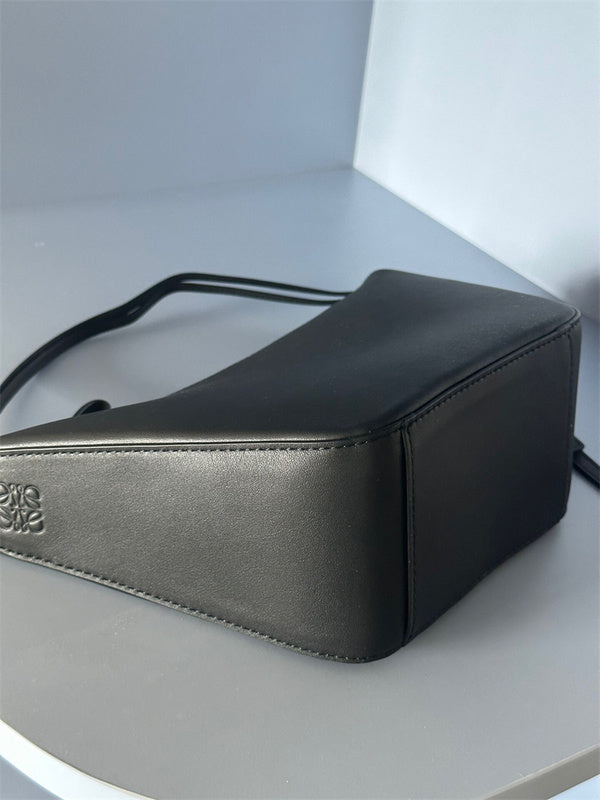 Ziva's Charm handbag – back view (28cm*17cm*9.5cm)