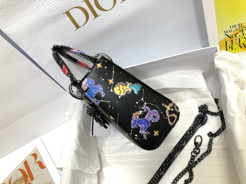 Interior view of premium chic women's handbag – women's luxury accessory