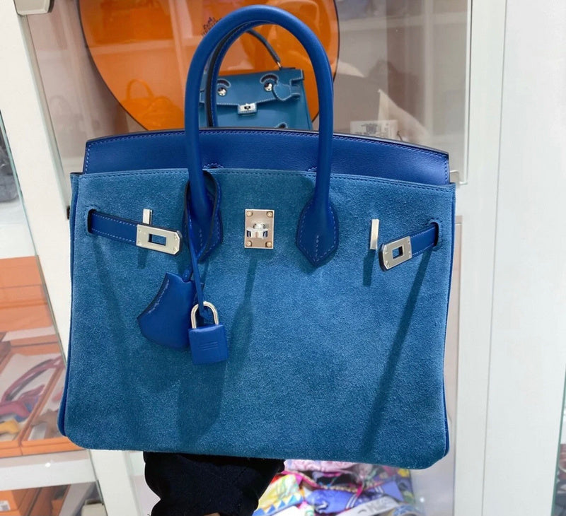 Crisp handbag styled for everyday wear