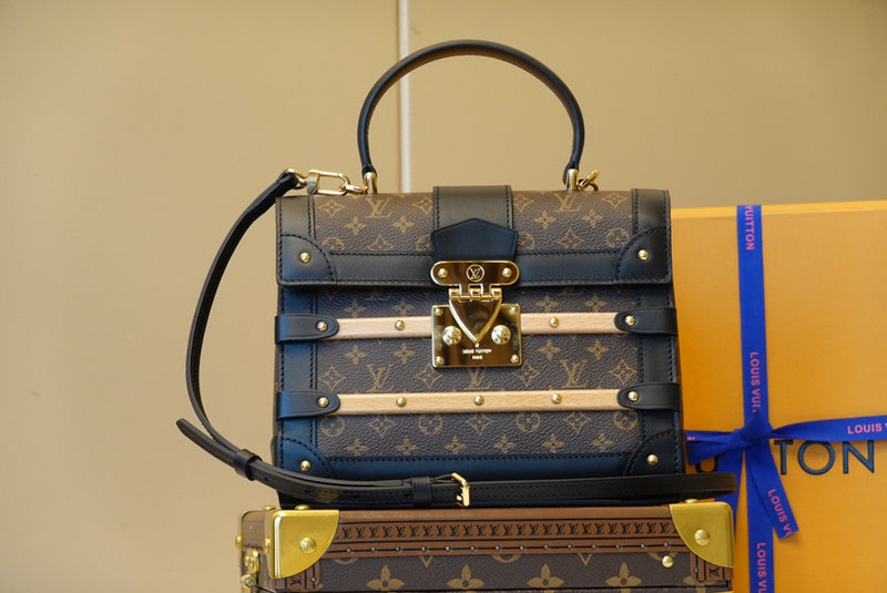 Front view of classic modern women's handbag – women's luxury accessory