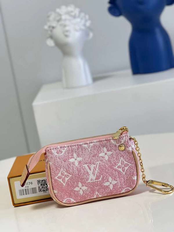 Close-up detail of statement chic women's handbag – women's luxury accessory