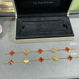 Angled view of Van Cleef & Arpels unisex jewelry piece