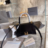 Ziva's Charm handbag – product shot (one versatile size)