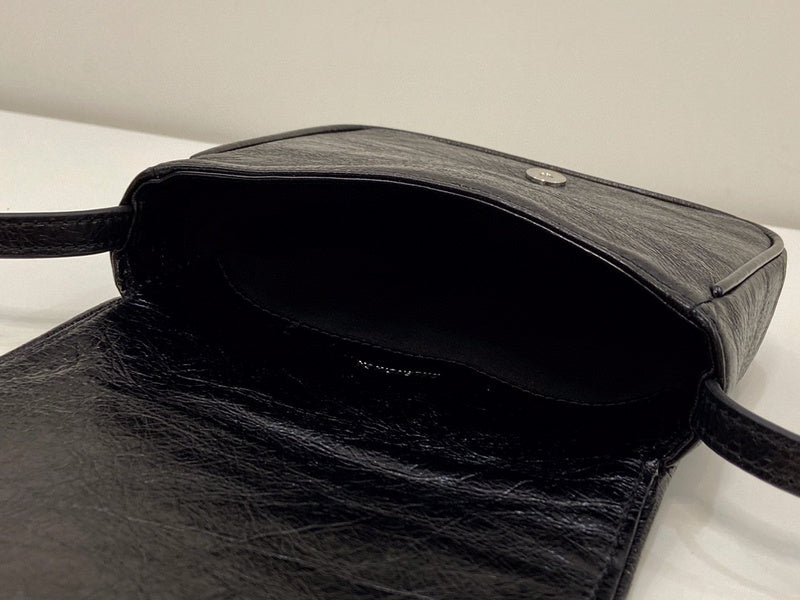 Zivas Charm Modern Edge Statement Handbag (Considered Detail & Form) – Close-Up Detail