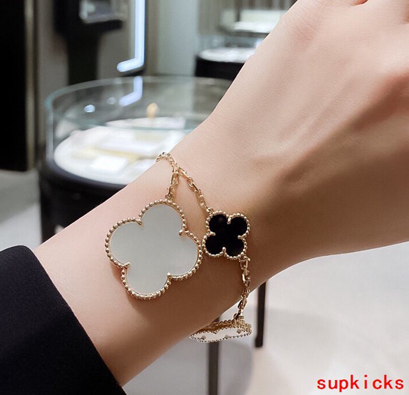 Side view of Van Cleef & Arpels unisex jewelry piece