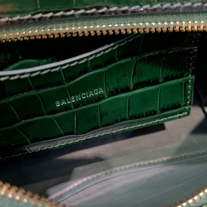 Elegant Vegan Leather Handbag - Chic Everyday Appeal | Women's Premium Handbag #319 - texture close-up (image 9) of designer-inspired handbag