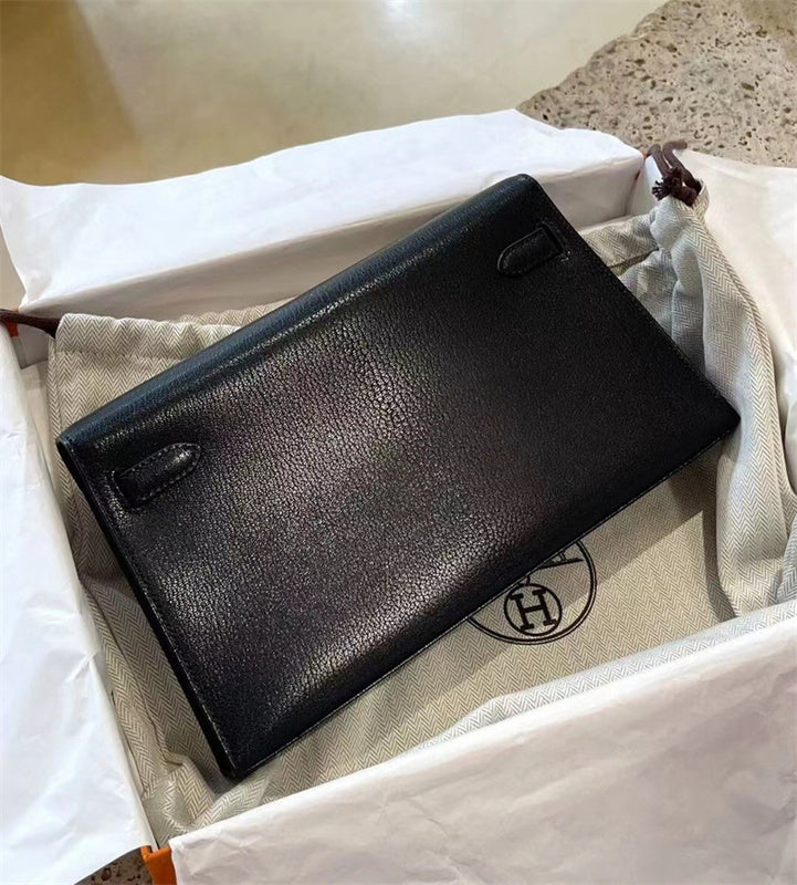  Elegant handbag carried on shoulder