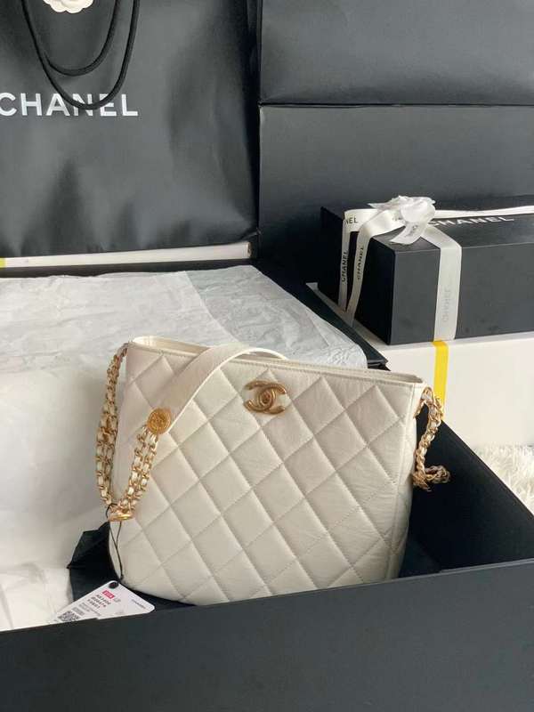 Zivas Charm Elevated Essentials Everyday Handbag (Statement-Ready Design) – Detail View